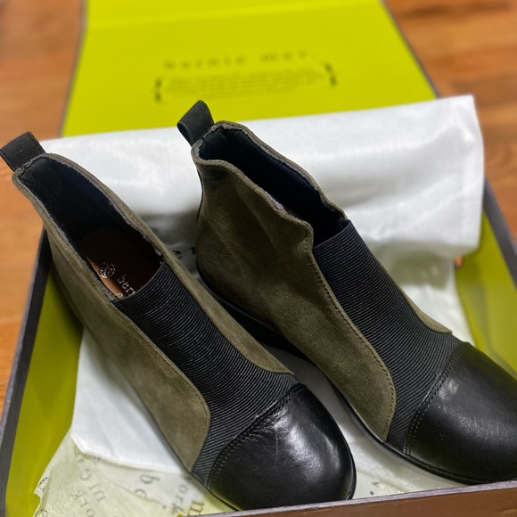 Bernie Mev Woven Giggles Memory Foam Wedges  Women’s boots Size 37 New - Picture 9 of 12